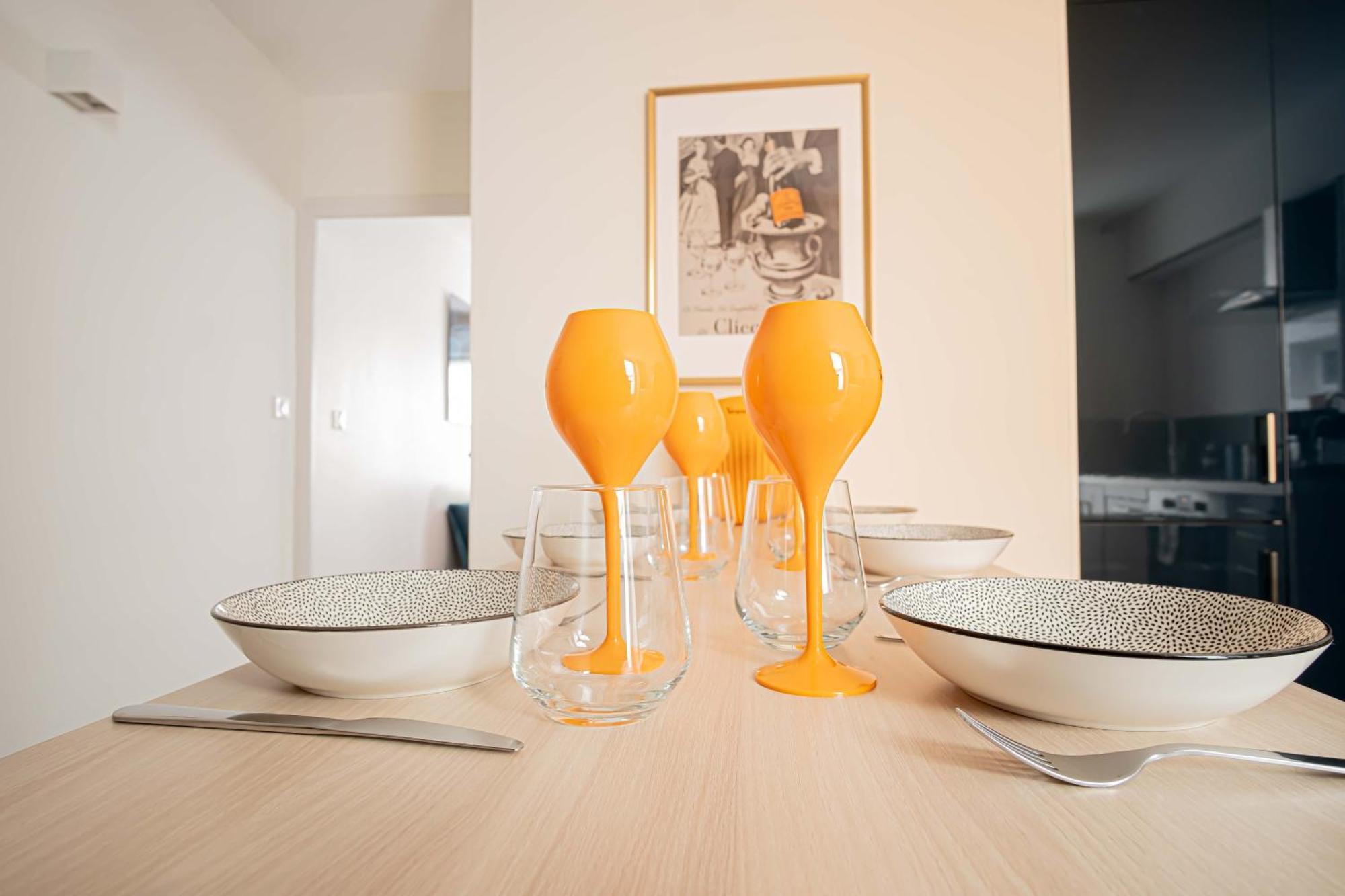 Triplex Cathedrale Parking Gratuit Apartment Reims Bagian luar foto