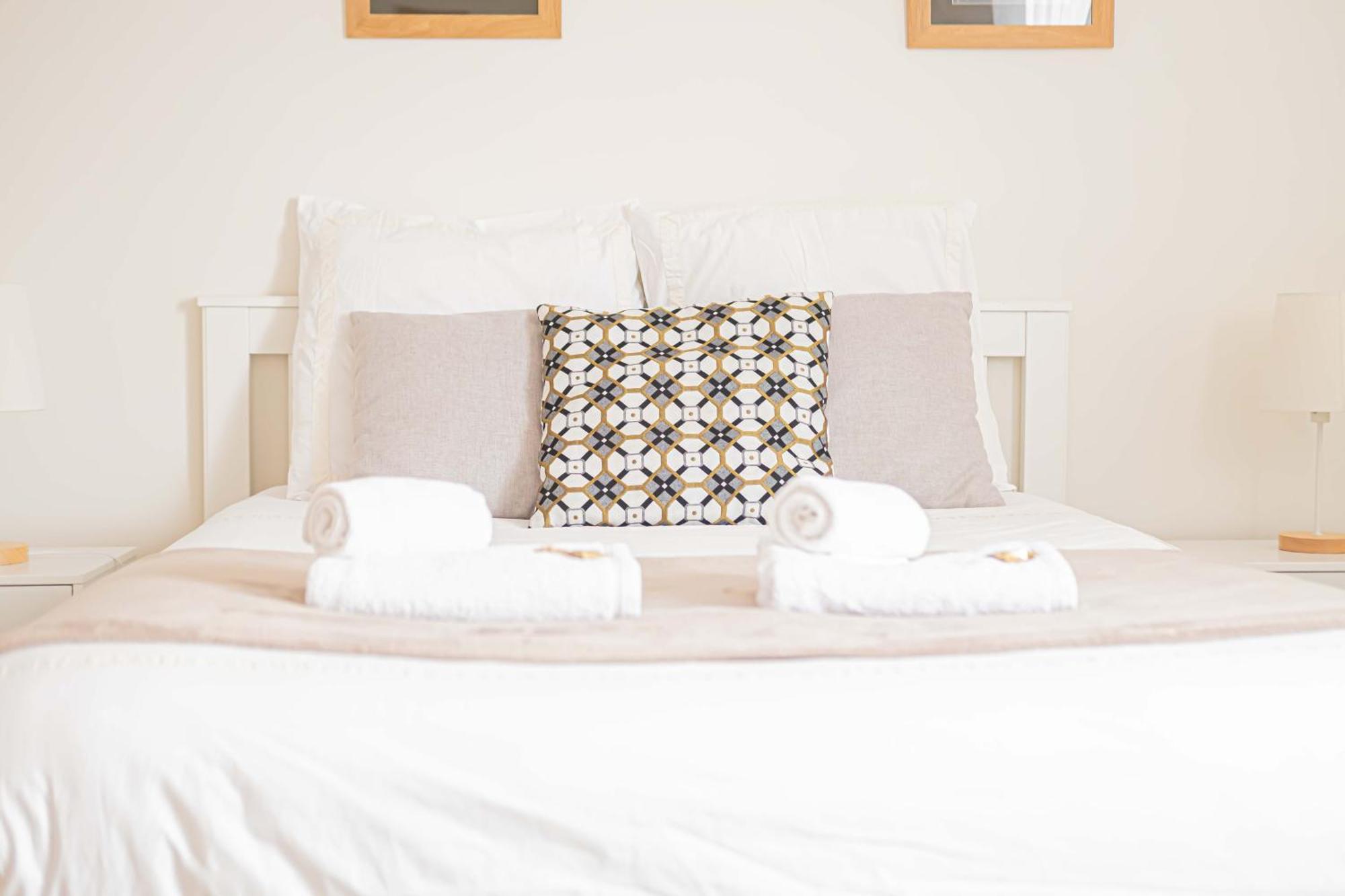 Triplex Cathedrale Parking Gratuit Apartment Reims Bagian luar foto